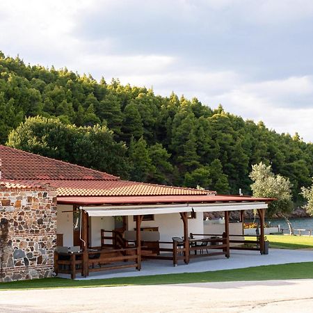 Komitsa Luxury Apartments Néa Róda Kültér fotó