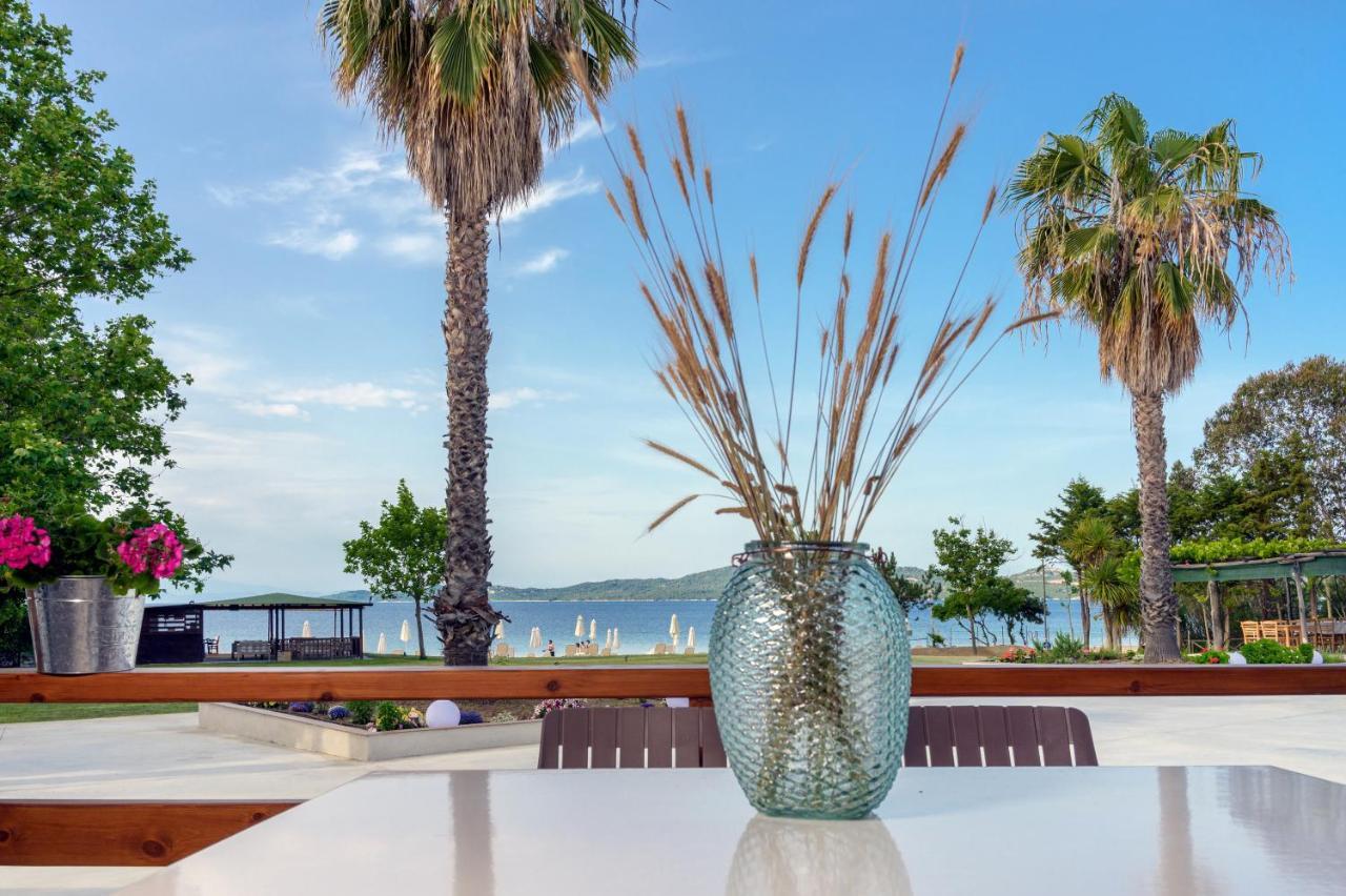 Komitsa Luxury Apartments Néa Róda Kültér fotó