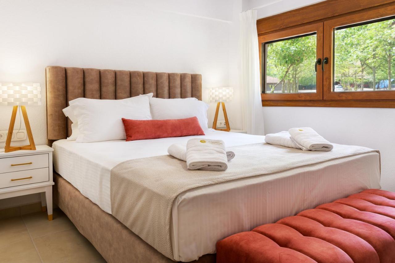 Komitsa Luxury Apartments Néa Róda Kültér fotó