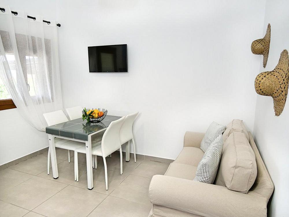 Komitsa Luxury Apartments Néa Róda Szoba fotó