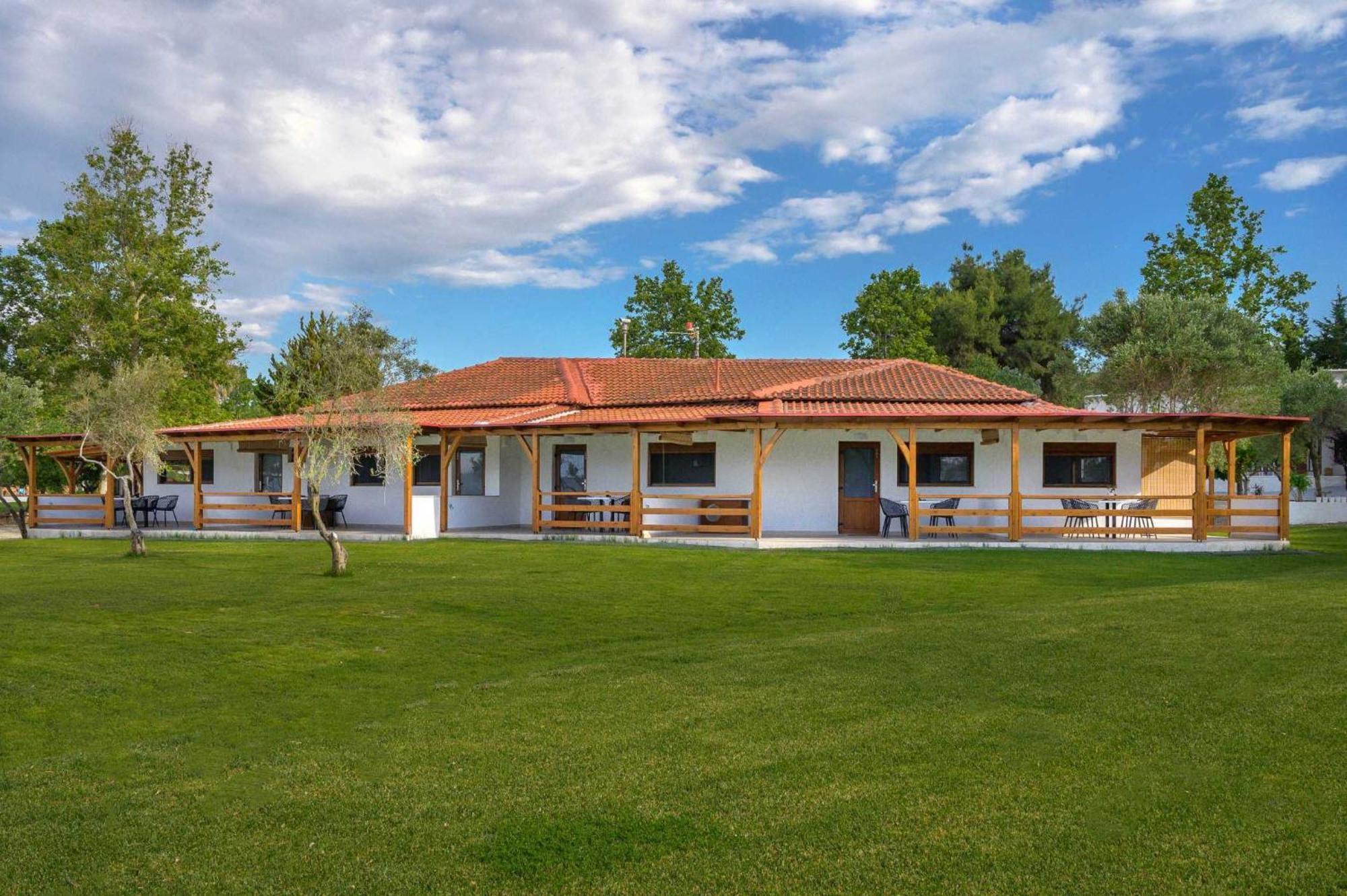 Komitsa Luxury Apartments Néa Róda Szoba fotó