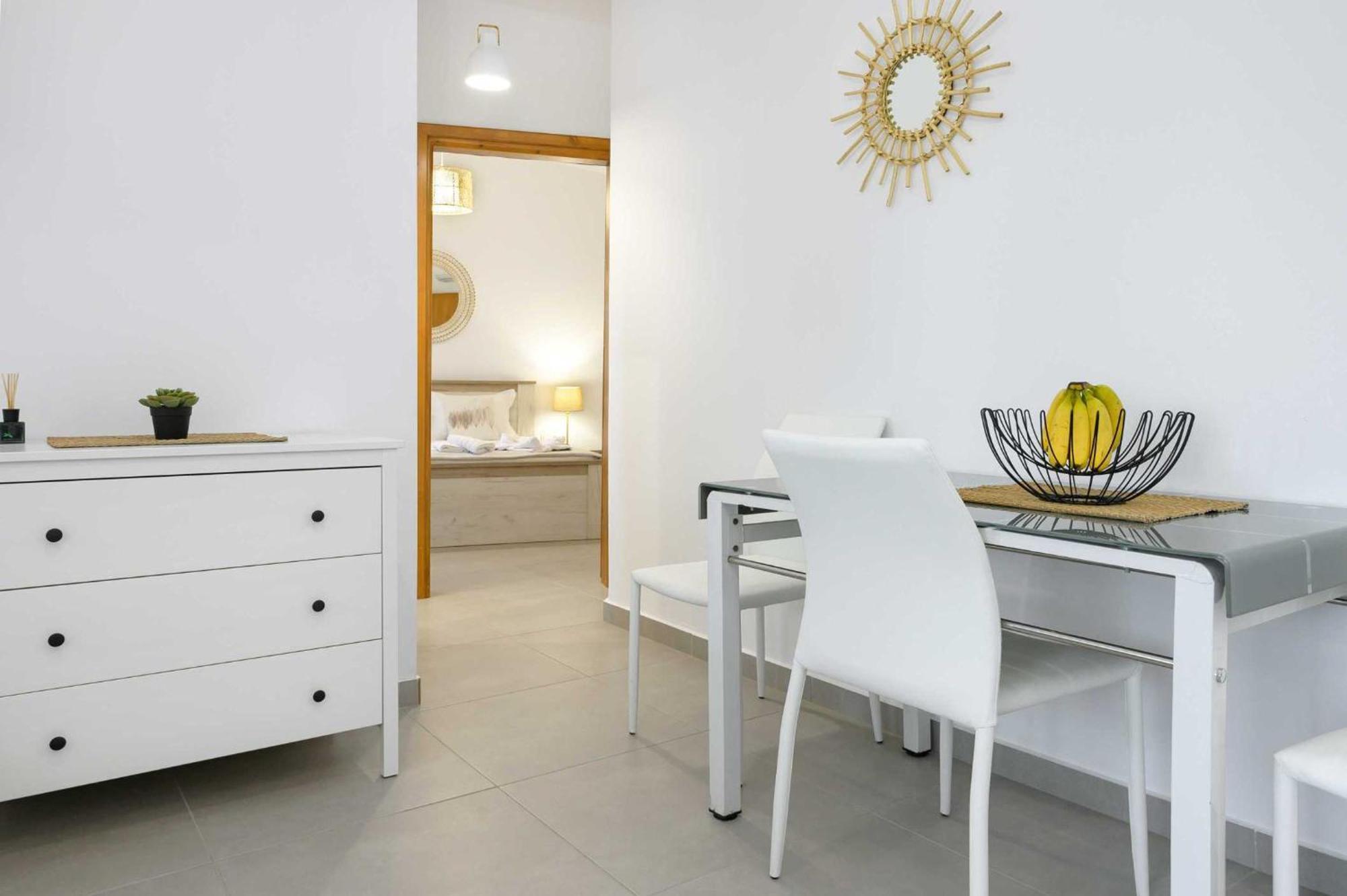 Komitsa Luxury Apartments Néa Róda Szoba fotó