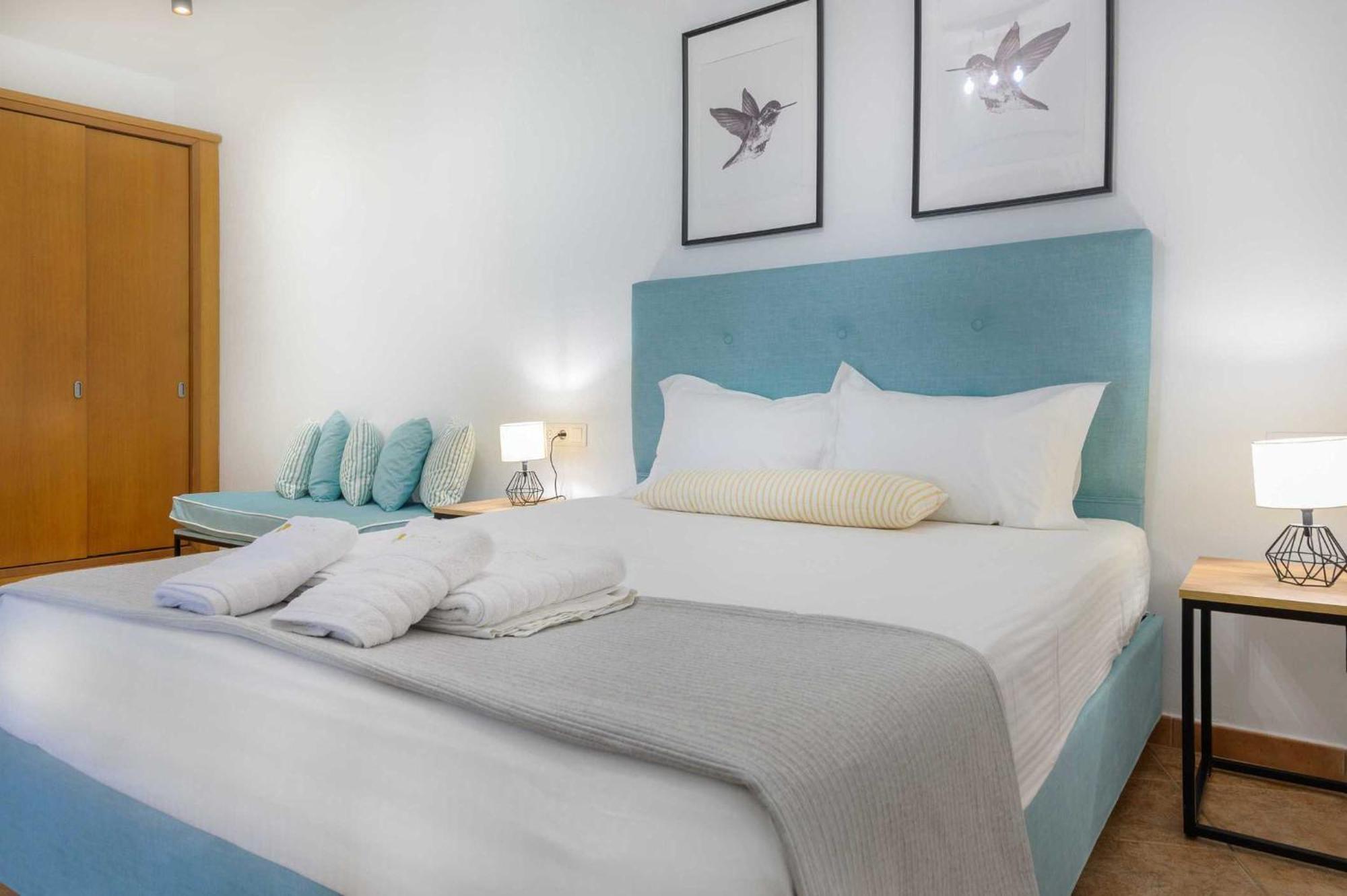 Komitsa Luxury Apartments Néa Róda Szoba fotó