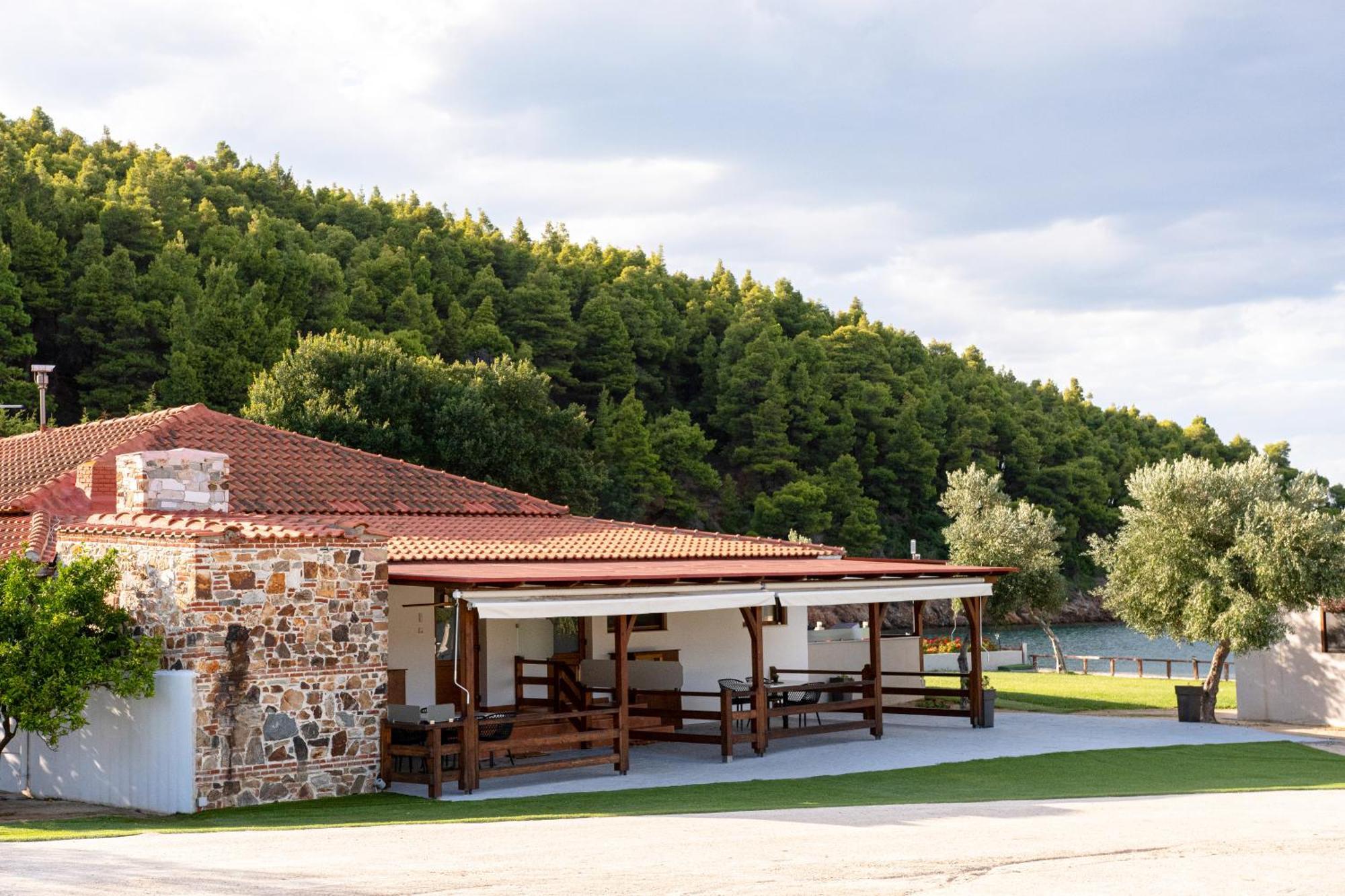 Komitsa Luxury Apartments Néa Róda Kültér fotó