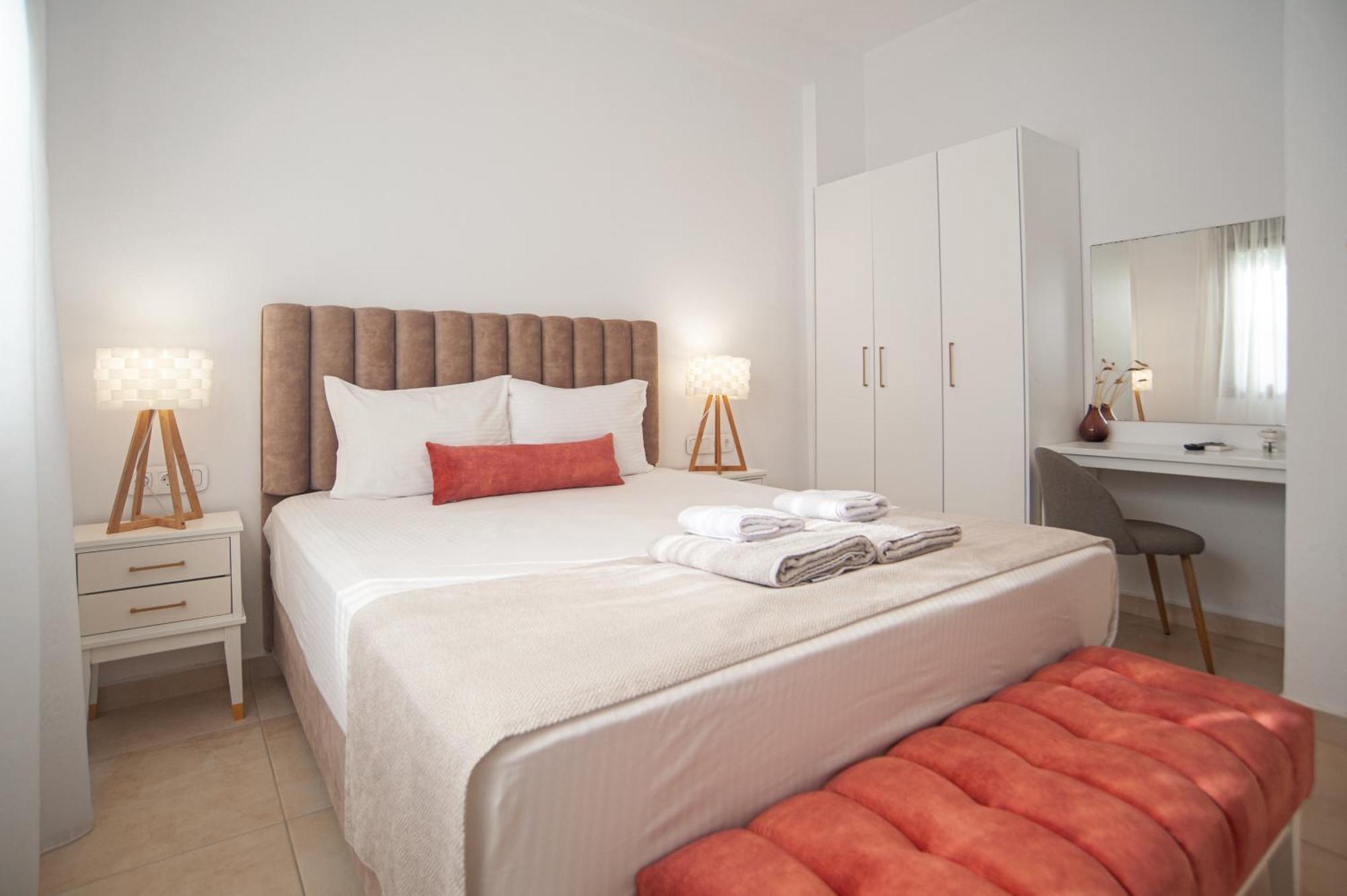 Komitsa Luxury Apartments Néa Róda Kültér fotó