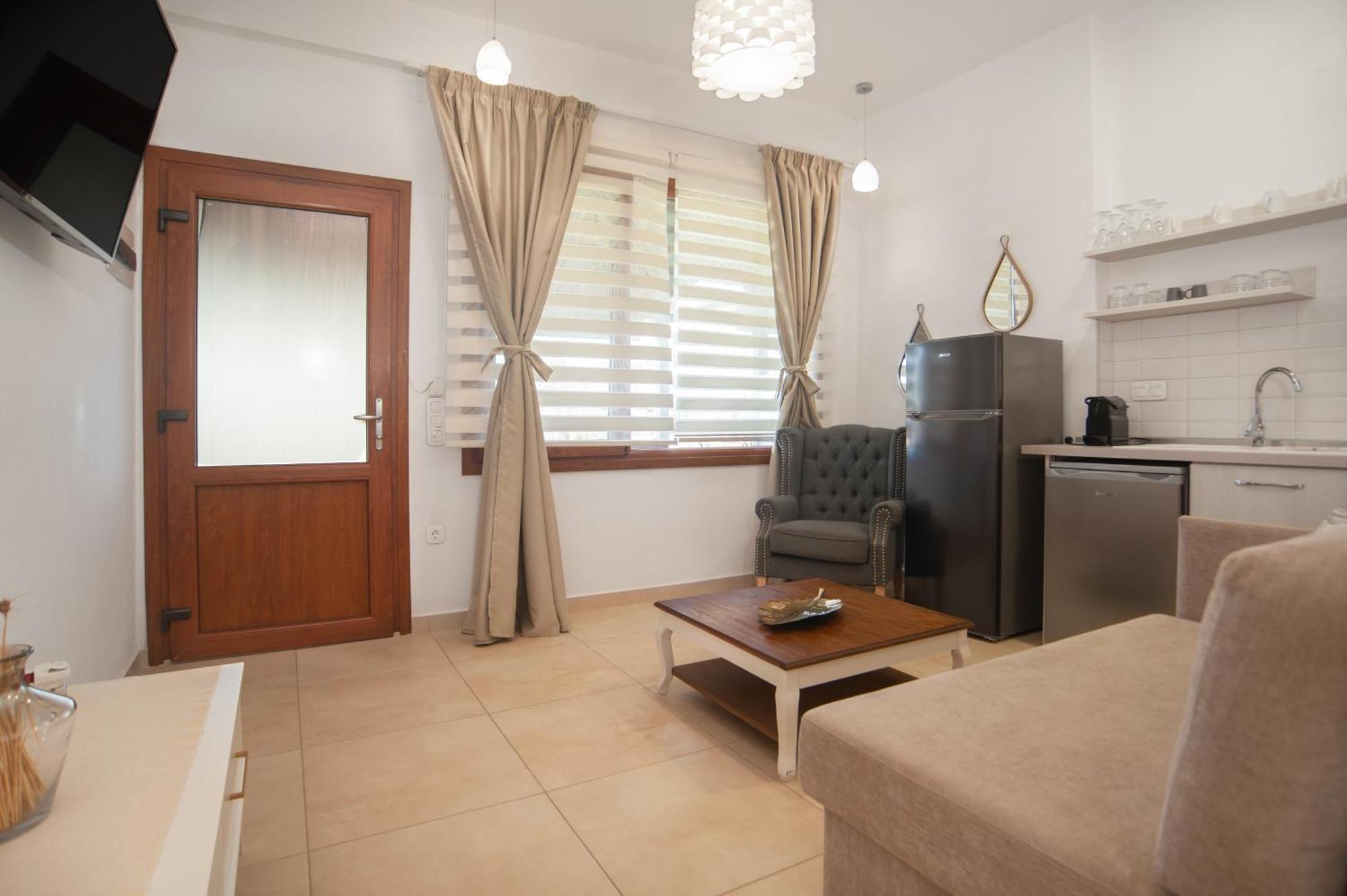 Komitsa Luxury Apartments Néa Róda Kültér fotó