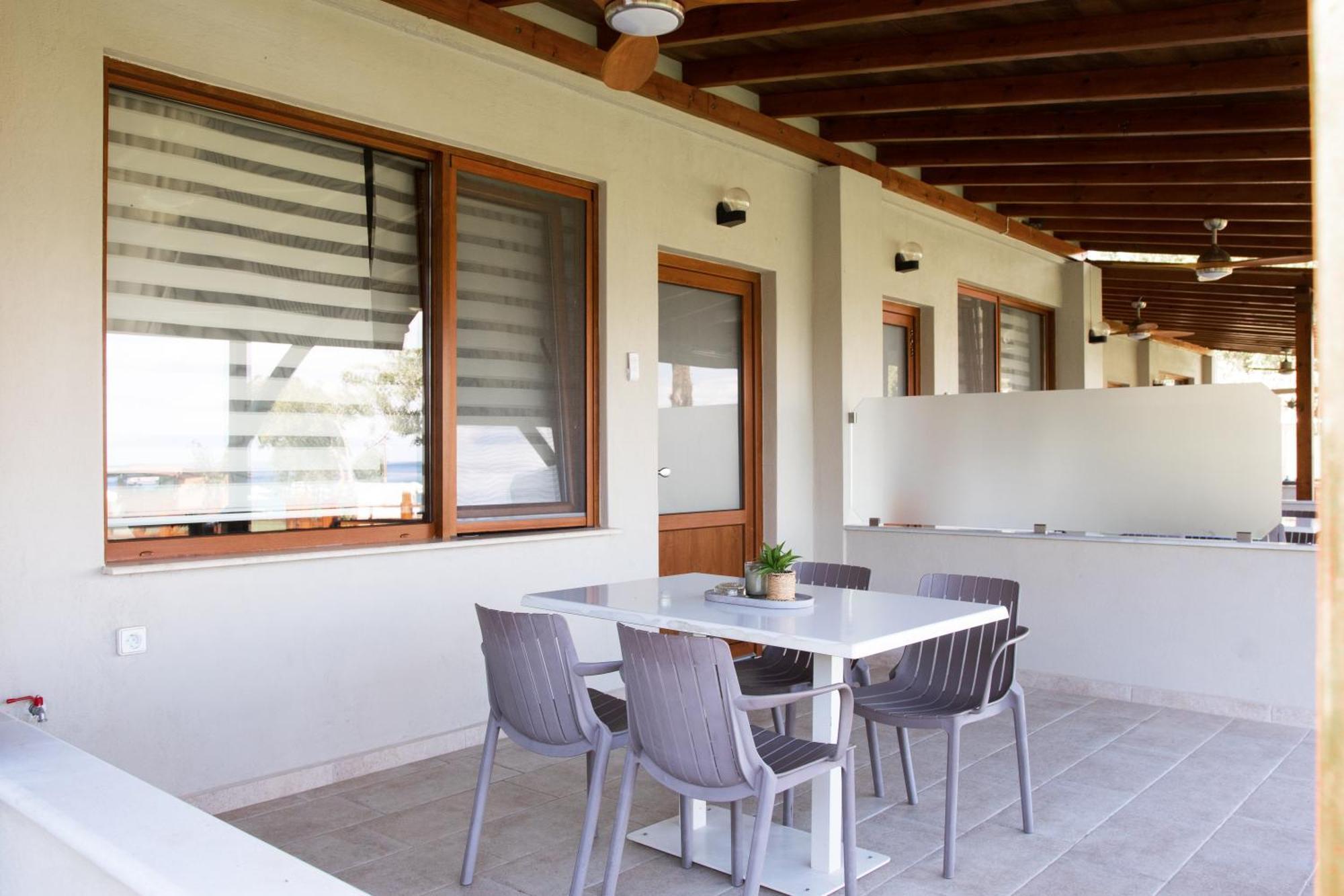 Komitsa Luxury Apartments Néa Róda Kültér fotó