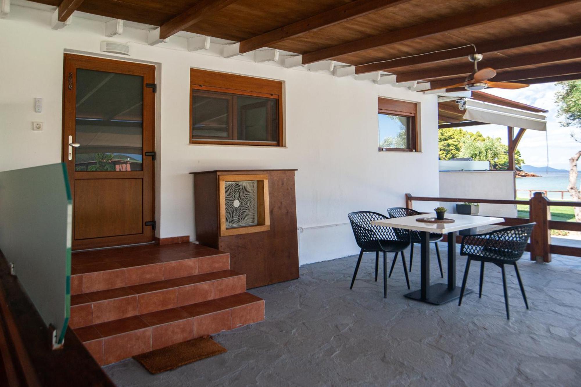 Komitsa Luxury Apartments Néa Róda Szoba fotó