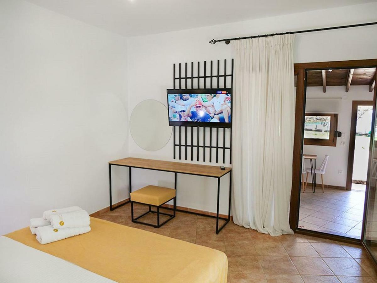 Komitsa Luxury Apartments Néa Róda Kültér fotó