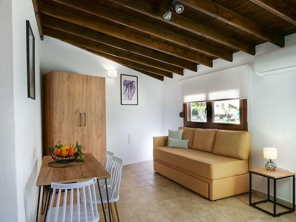 Komitsa Luxury Apartments Néa Róda Kültér fotó