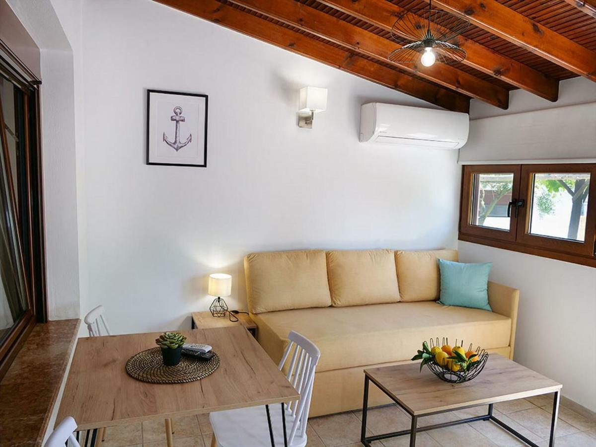 Komitsa Luxury Apartments Néa Róda Kültér fotó