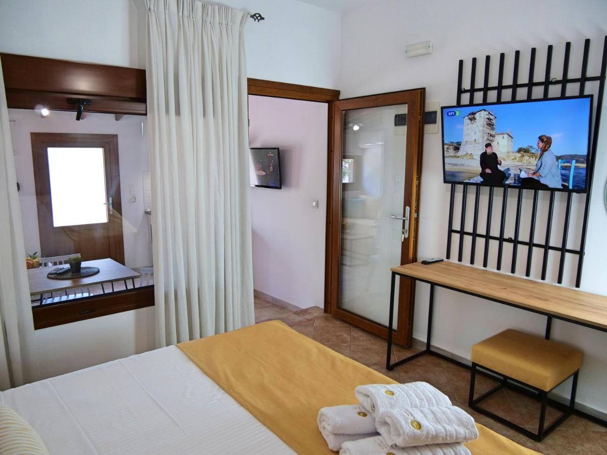 Komitsa Luxury Apartments Néa Róda Kültér fotó