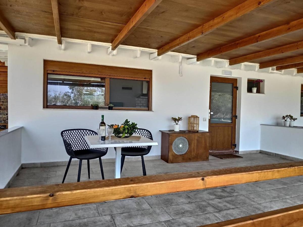 Komitsa Luxury Apartments Néa Róda Kültér fotó